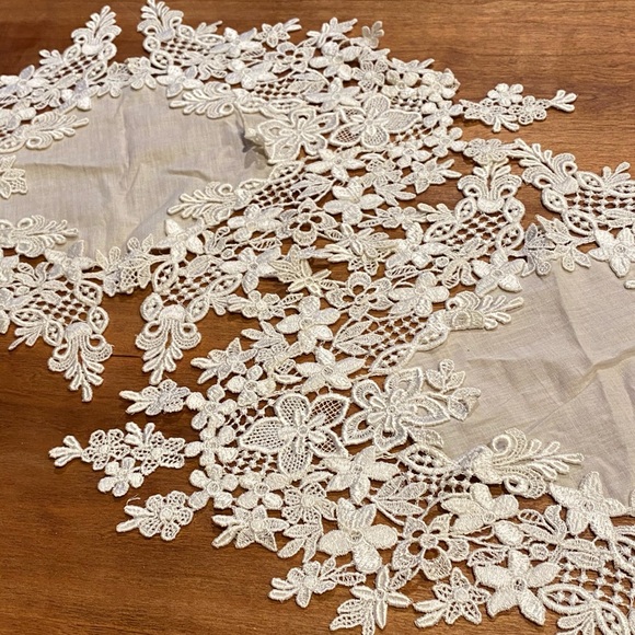 2 TWO beautiful hand made LACE doilies VINTAGE - Picture 10 of 16